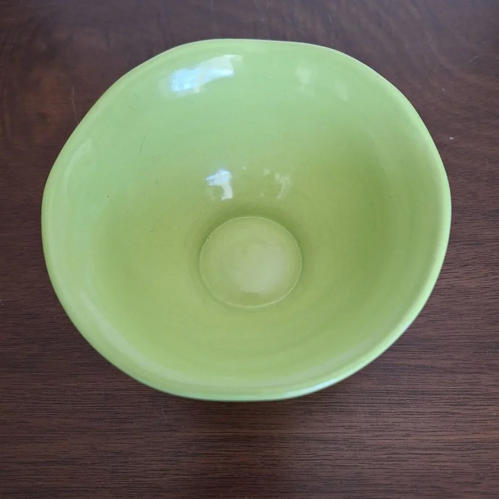 CRATE & BARREL CERAMIC LIME GREEN FLUTED FOOTED PEDESTAL BOWL ICE CREAM/SNACK